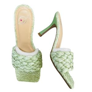 Raffia summer sandals in mint color